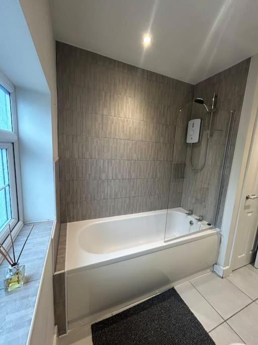 Luxury Countryside Stay - Waters Upton, Telford Esterno foto