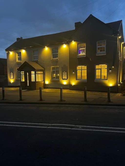 Luxury Countryside Stay - Waters Upton, Telford Esterno foto